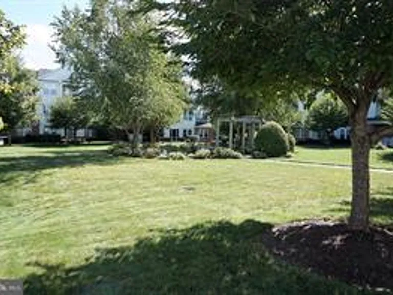305 Willrich Cir #B — Photo 3