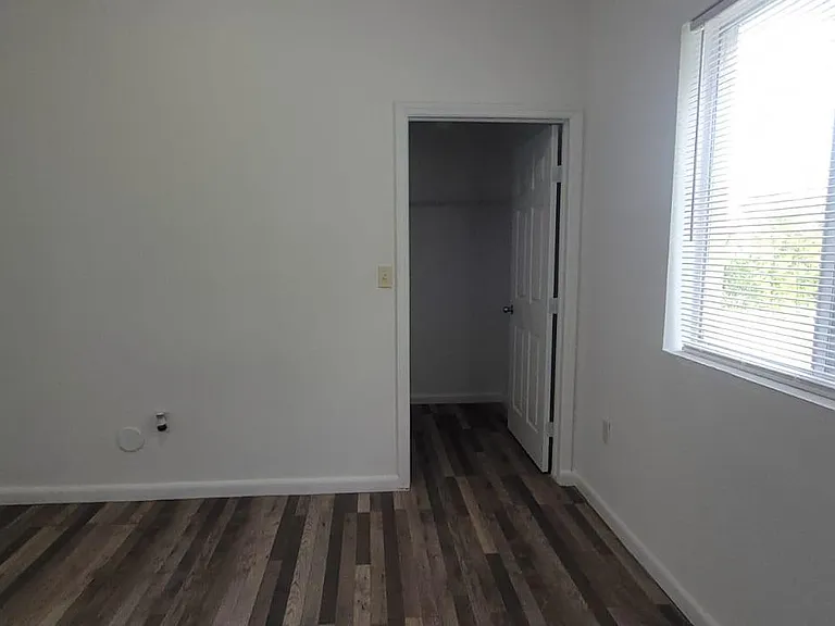 7516 NE 1st Ave — Photo 7