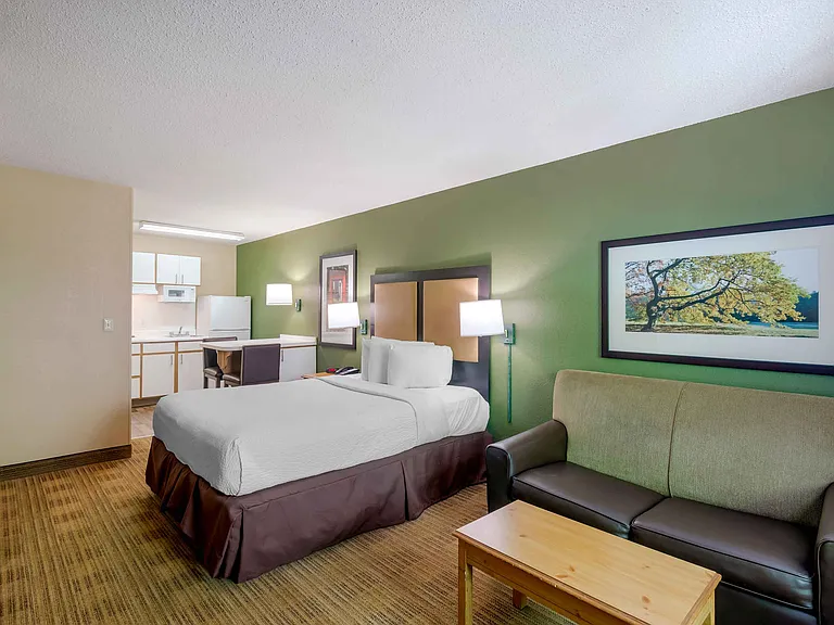 Deluxe Studio - 1 King Bed