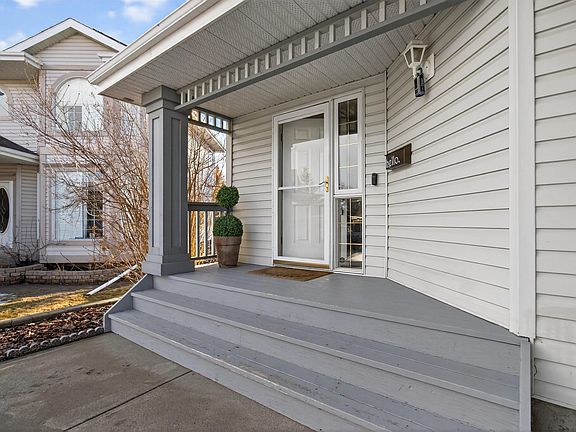 2nd image of 352 Meadowview Ter