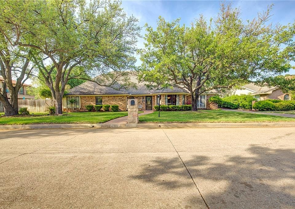 1st image of 203 Fresh Meadow Dr