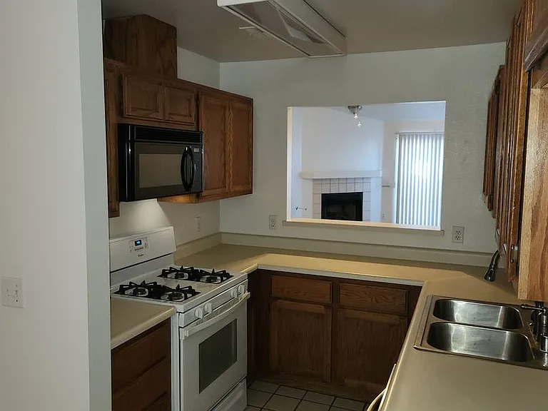 7048 Picaroon Ln — Photo 13