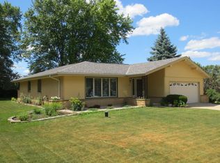 3247 S El Dorado Dr, New Berlin, WI 53151