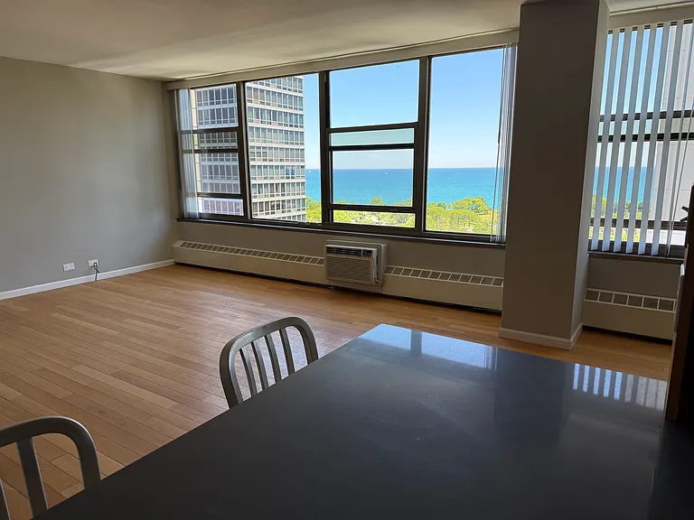 360 W Wellington Ave — Photo 14