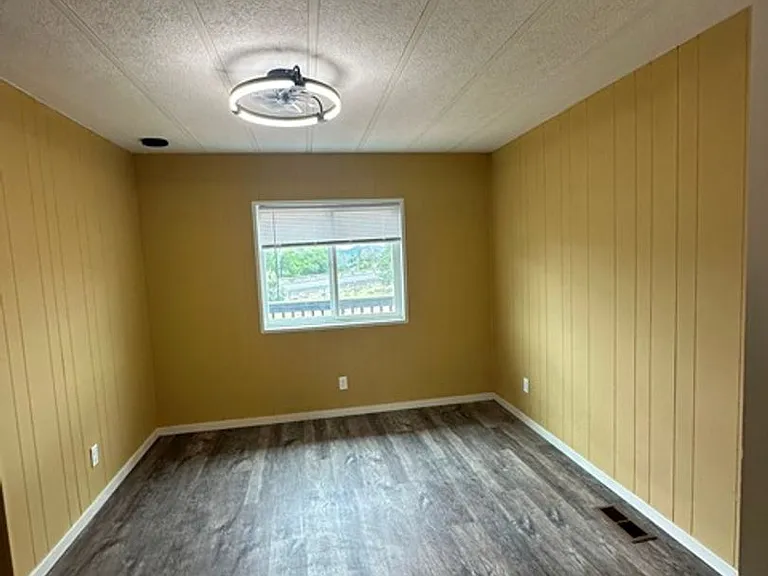 1616 Frontage Rd — Photo 8
