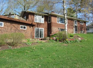 N4435 Park Rd, Cambridge, WI 53523