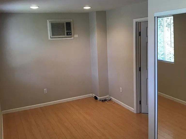 525 N Raymond Ave — Photo 7
