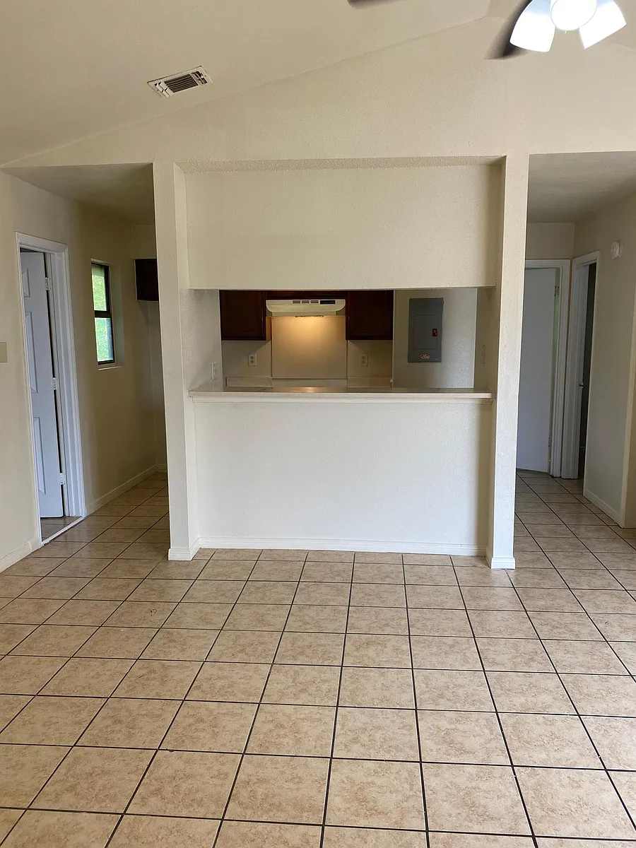 Building Photo - 7526 Windsor Oaks