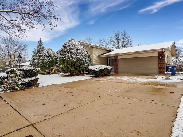 1637 Holly Ave, Darien, IL 60561