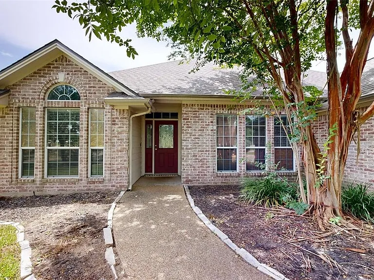 2350 Kendal Green Cir — Photo 1