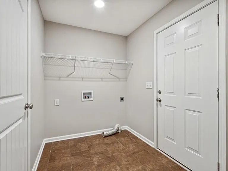 257 Williamsburg Cir — Photo 19