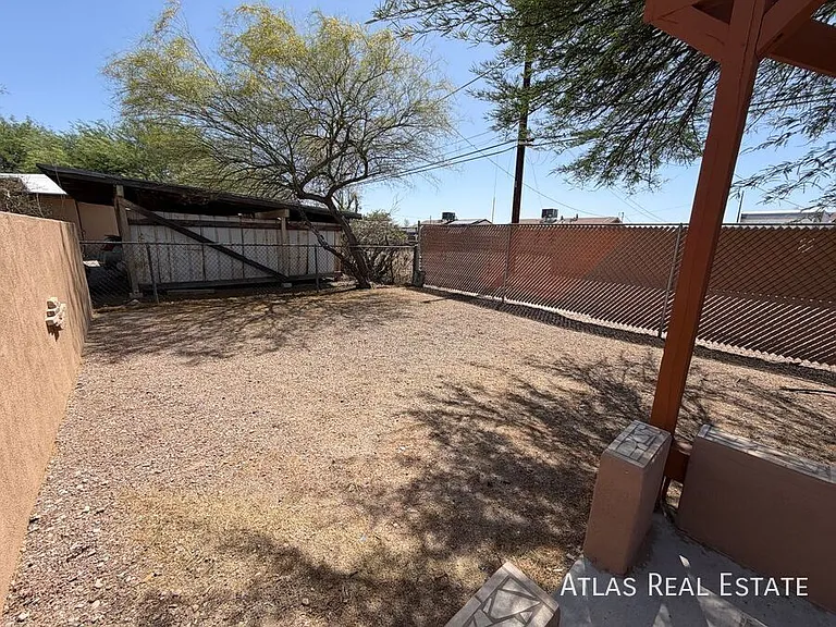 1932 S Campbell Ave — Photo 10