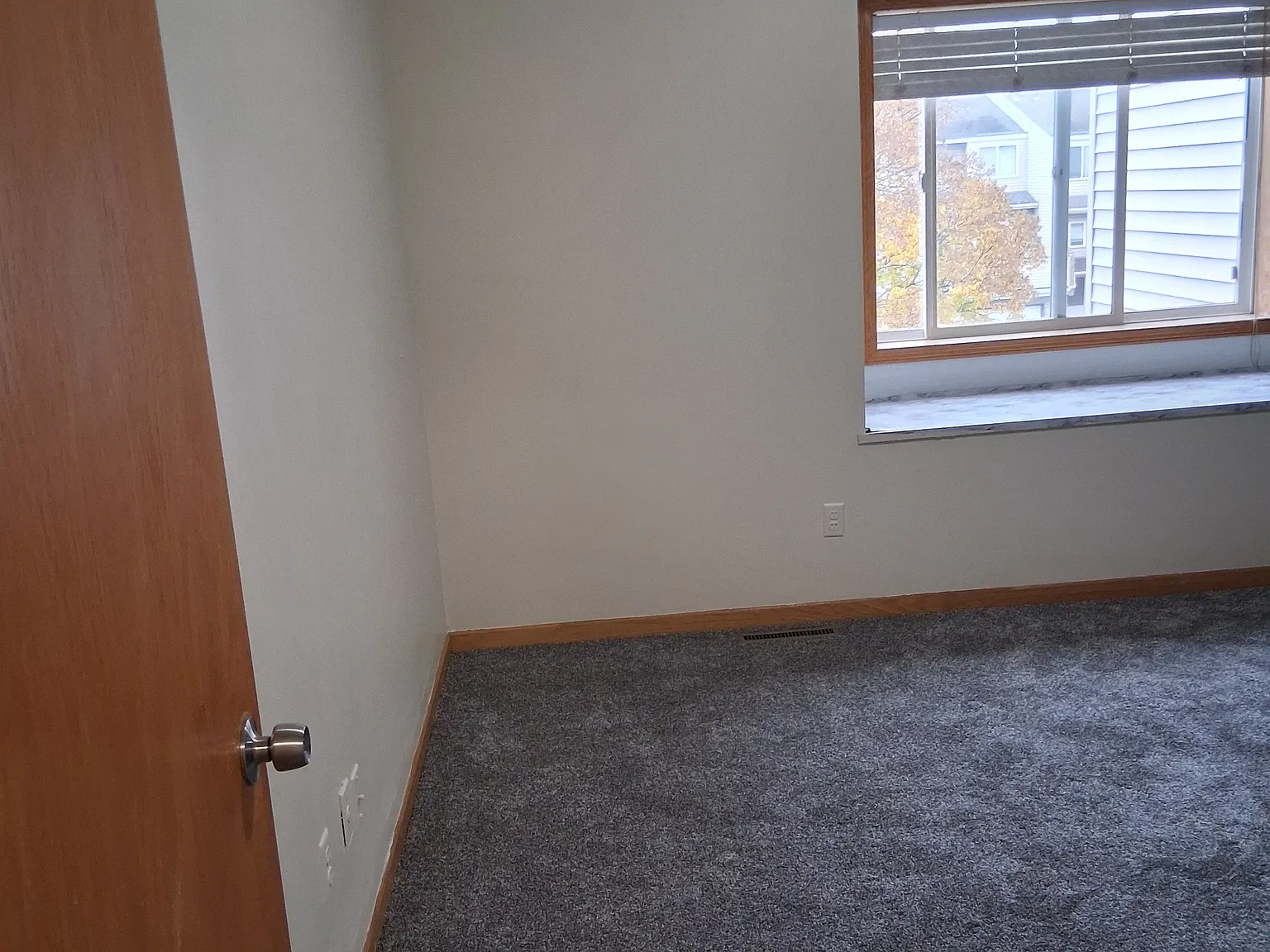 3 bed, 1420 sqft, $2,300 — Photo 2