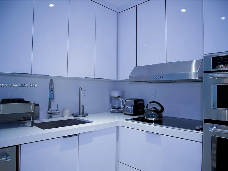 5601 Collins Ave #1614 — Photo 6