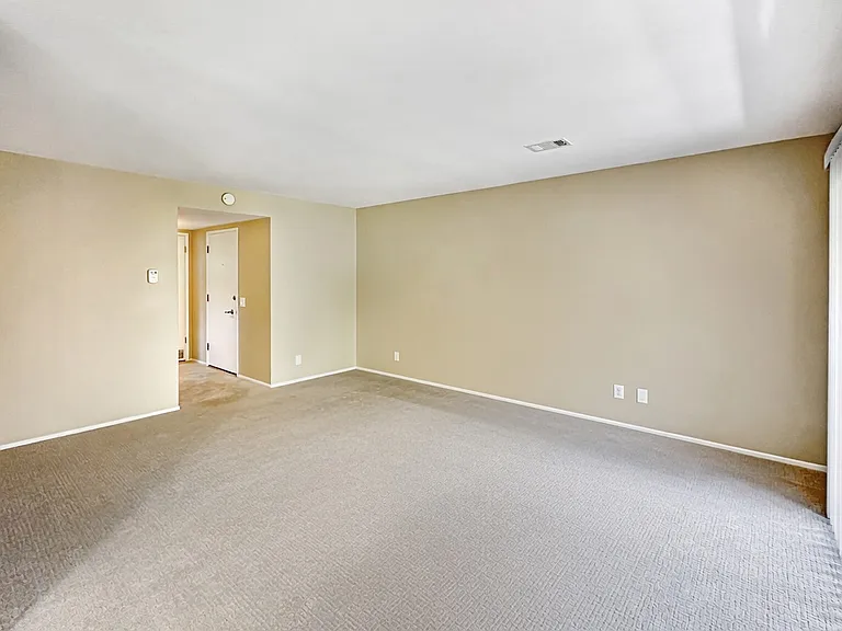 317 Poe St — Photo 16