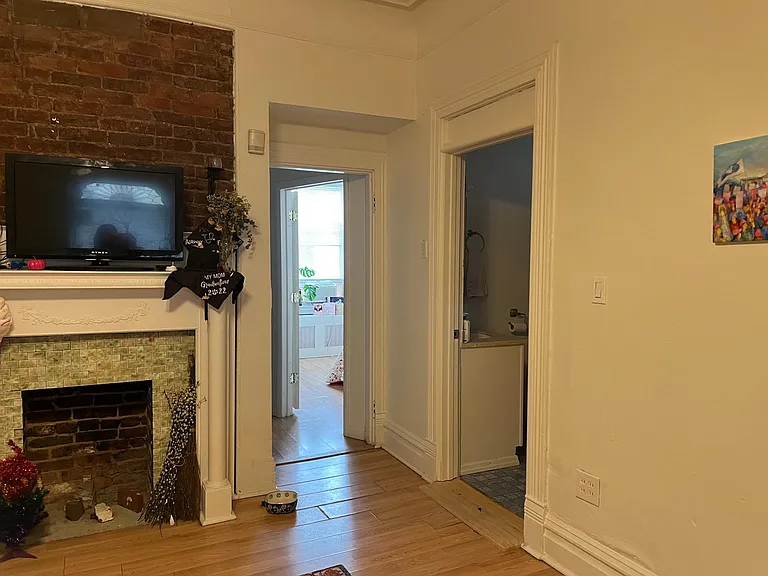 705 Ivy St #1 — Photo 4