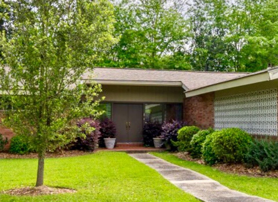 1st image of 102 Mandalay Dr