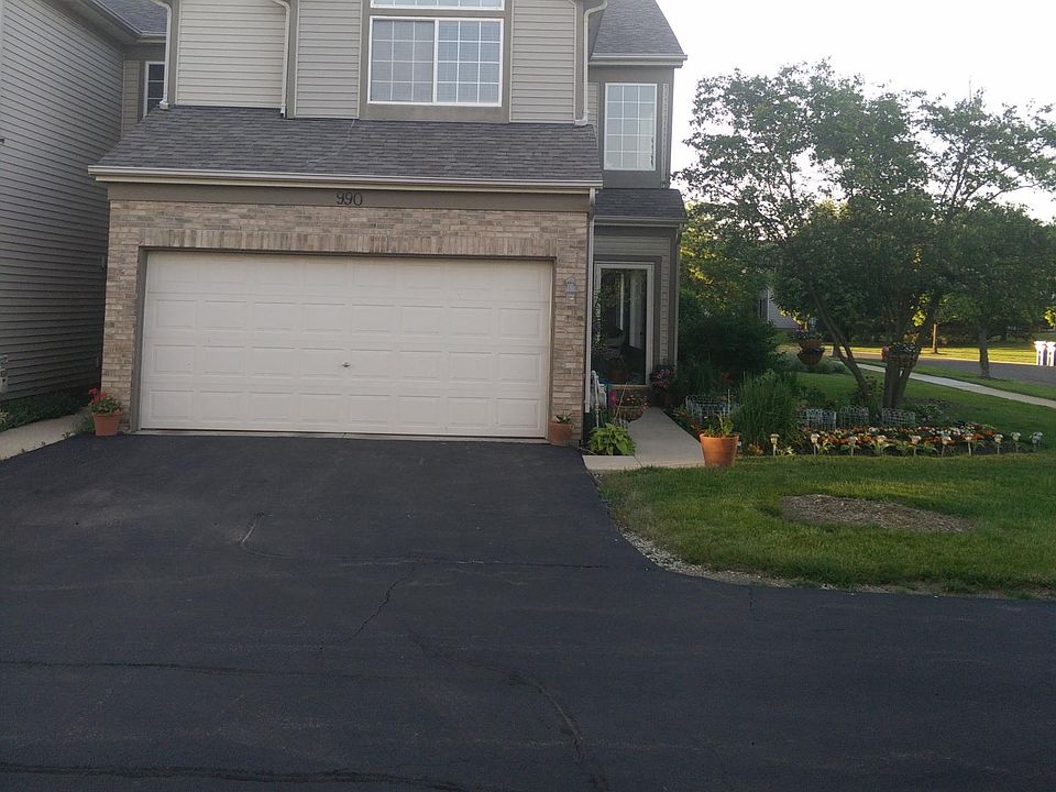 1st image of 990 Parkhill Cir
