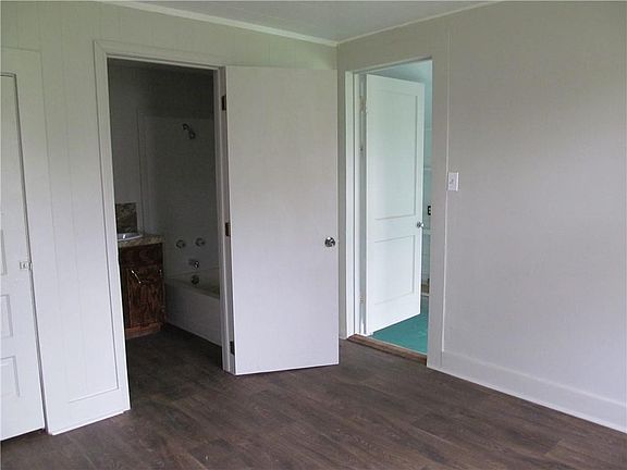 5th image of 210 N Isley Ave