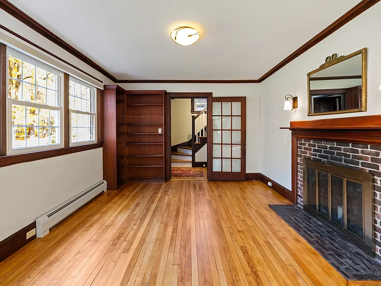 61 Woodlawn Ave — Photo 6