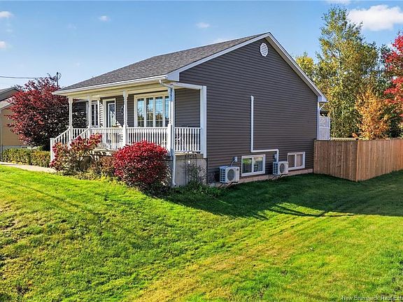 4th image of 66 Squire Ave