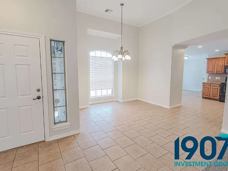1540 N Santa Fe Ave — Photo 8
