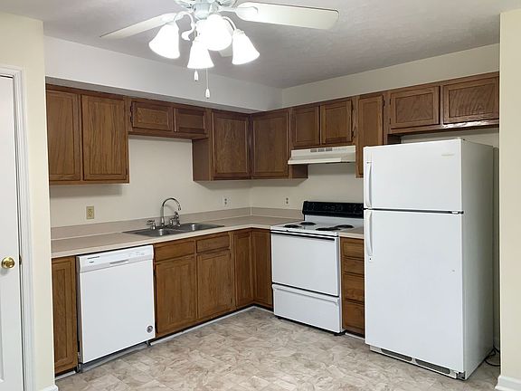 3rd image of 101 1/2 Hampden Dr #9