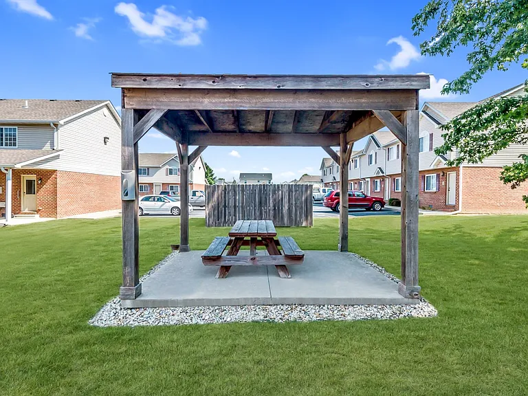 Storyboard on Fountain View — Photo 6