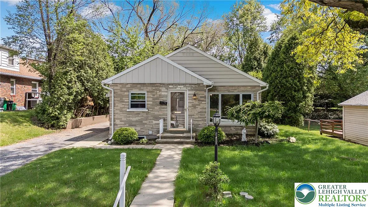 2646 W Walnut St photo 1