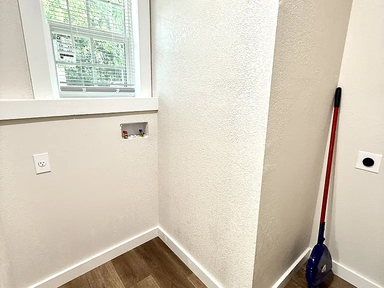 723 Roff St NE — Photo 12