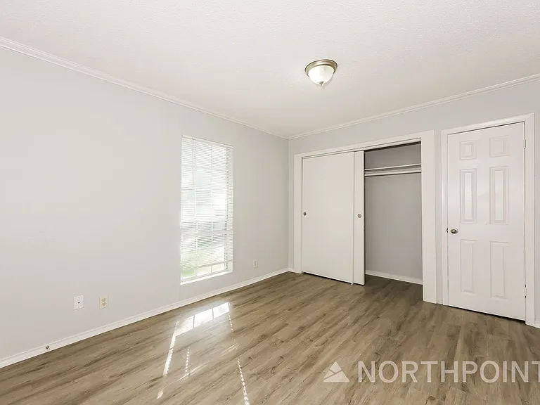 1405 Granbury St — Photo 13