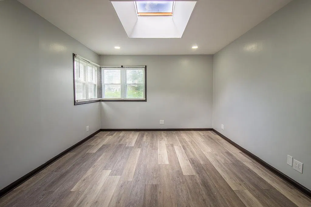 18342 Wildwood Ave — Photo 3