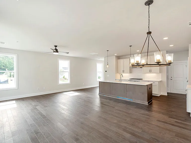 1258 Winterhaven Dr — Photo 10