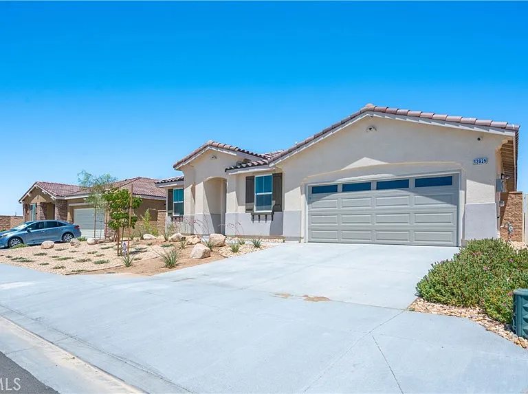 13925 Mesa View Dr — Photo 2