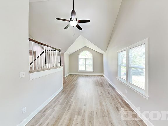 4th image of 2501 Haybrook Ln