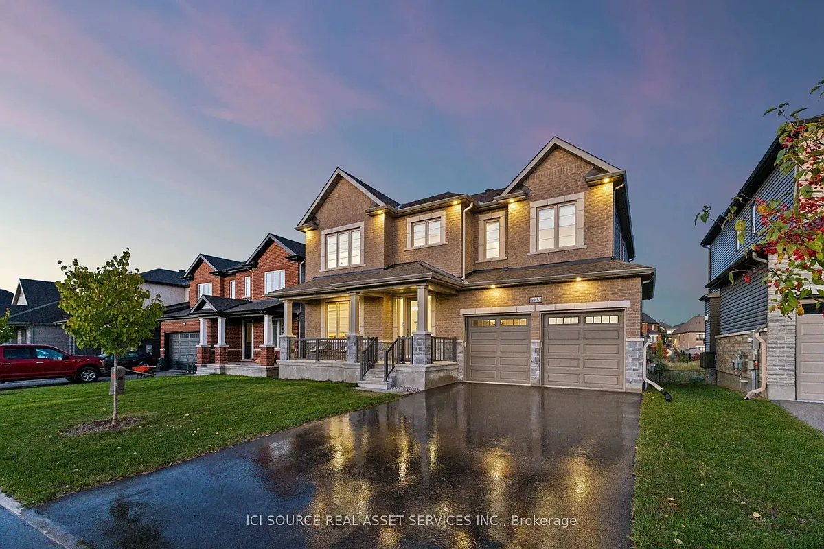 Photo 2 of 35 - 733 Coast Cir - Ottawa, ON Building Photo - 733 Coast Cir