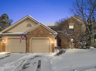 36952 Ridgedale Ct, Farmington, MI 48331
