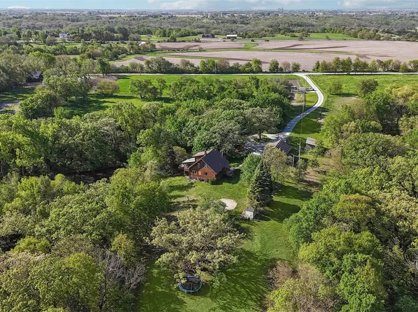 34510 Irving Ct, Earlham, IA 50072