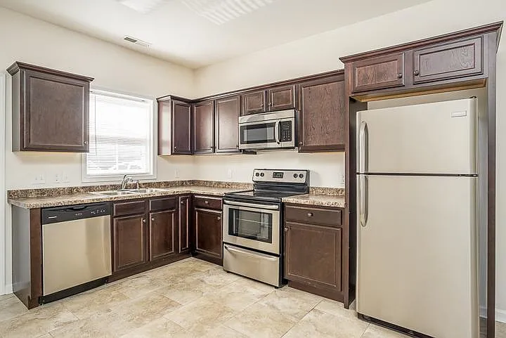 2 bed, 2.5 bath, 1088 sqft, $1,400 — Photo 3
