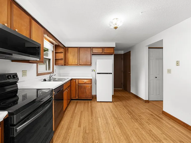 3129 Windsor Dr — Photo 10