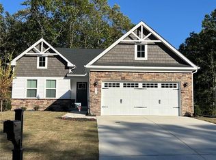 276 Pleasants Ln, Kilmarnock, VA 22482