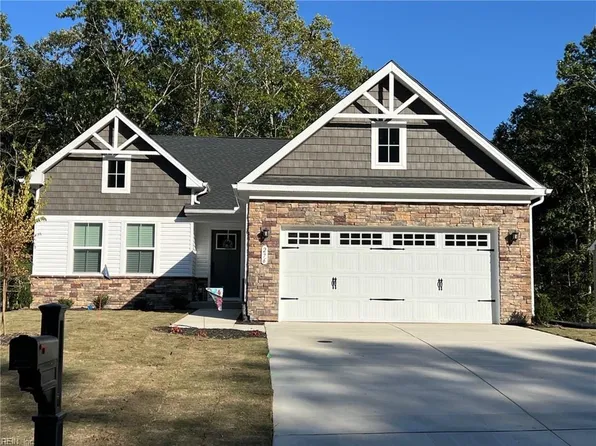 276 Pleasants Ln, Kilmarnock, VA 22482