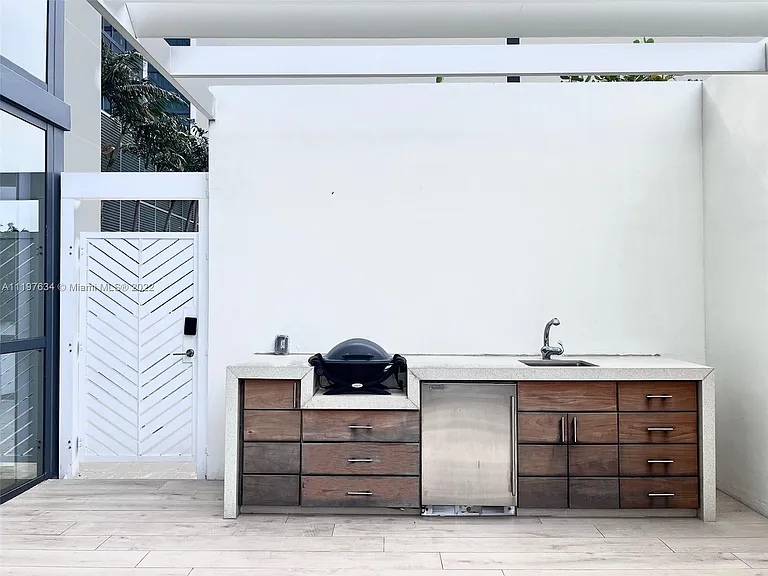 2201 Collins Ave #40 — Photo 12