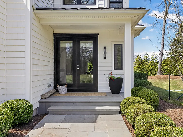 17 Bay View Rd W — Photo 3