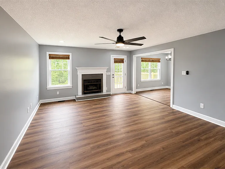 246 Lynhaven Dr — Photo 2