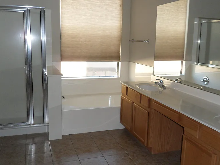 9008 W Quail Ave — Photo 18