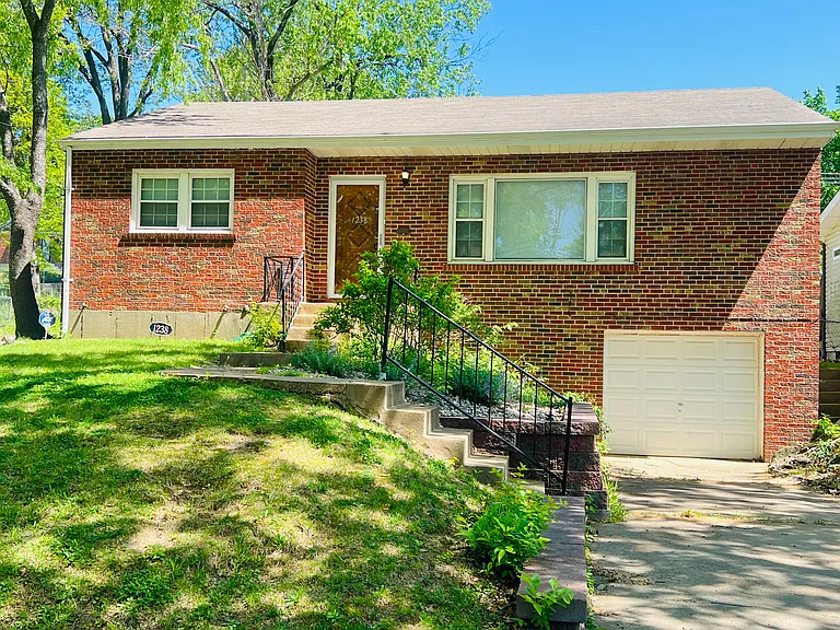1238 Purdue Ave — Photo 1