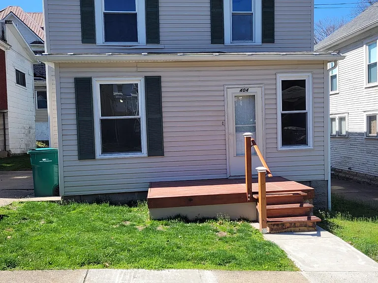 404 Broaddus Ave — Photo 2