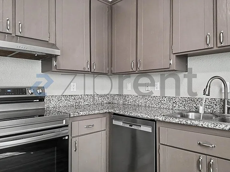 517 13th St #B — Photo 12