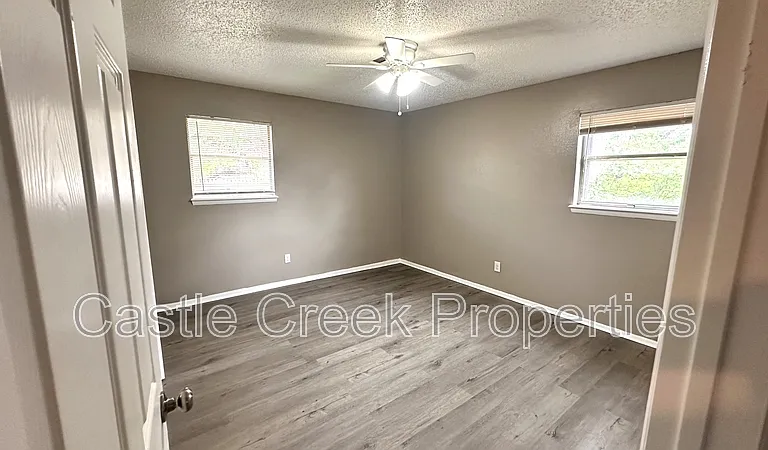 1803 Fox Ave — Photo 8